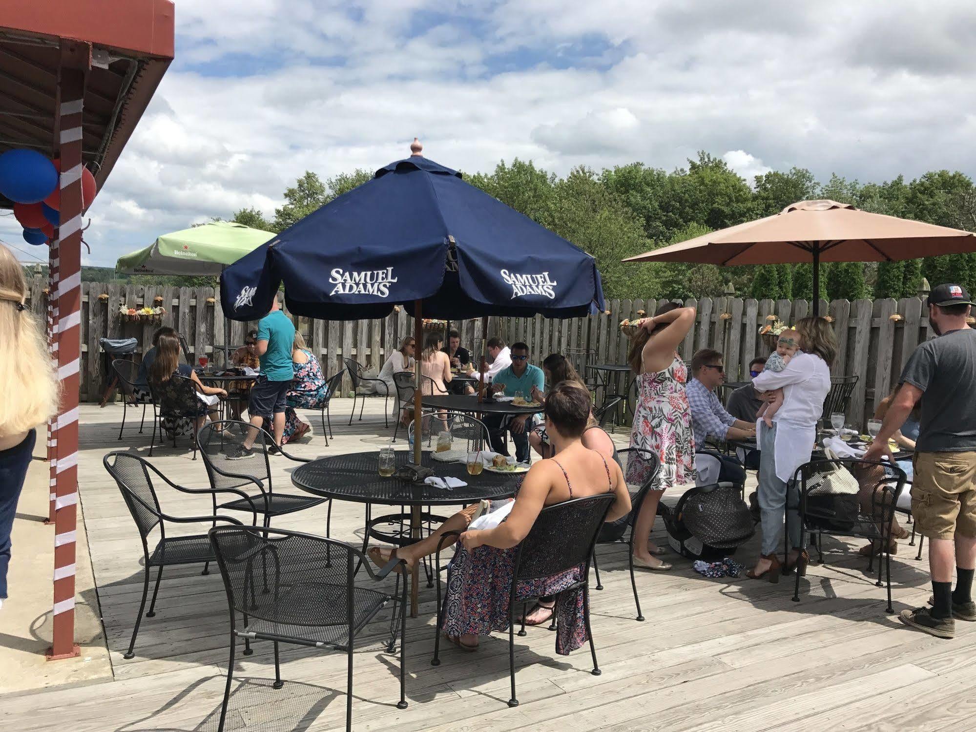 Camelot Restaurant & Inn Clarks Summit Buitenkant foto