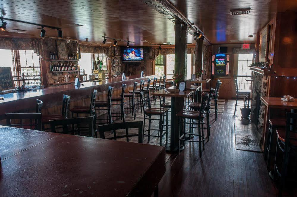 Camelot Restaurant & Inn Clarks Summit Buitenkant foto